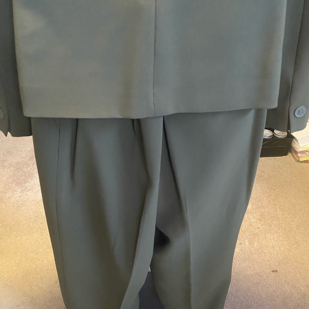 VINTAGE WOMENS JONES NEW YORK PLATINUM OLIVE GREEN PANTS SUIT - Picture 8 of 15